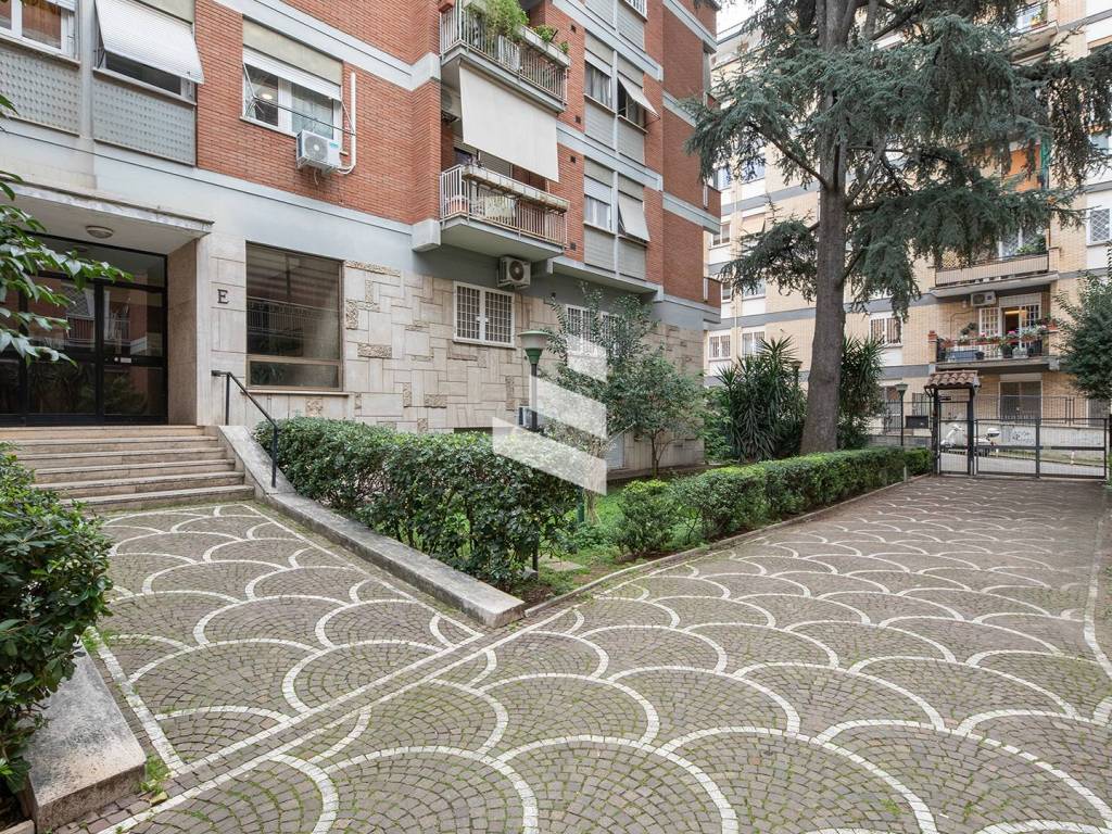 appartamento in vendita a Roma in zona EUR