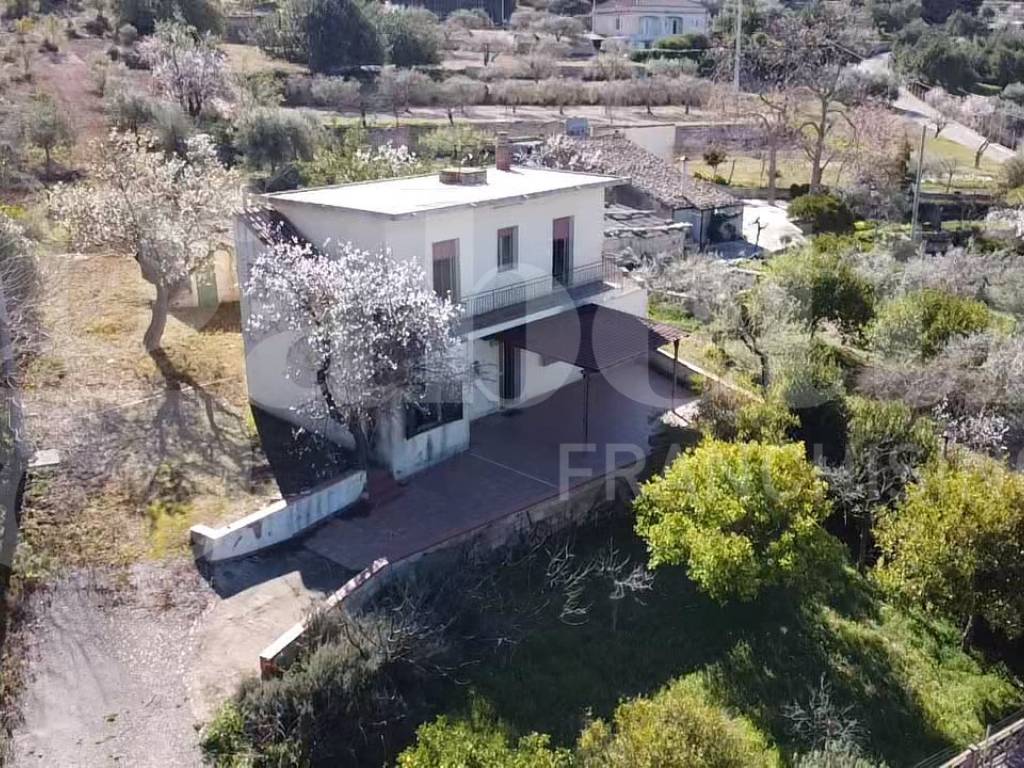 casa indipendente in vendita a Chiaramonte Gulfi