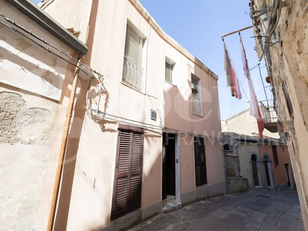 casa indipendente in vendita a Ragusa in zona Ibla