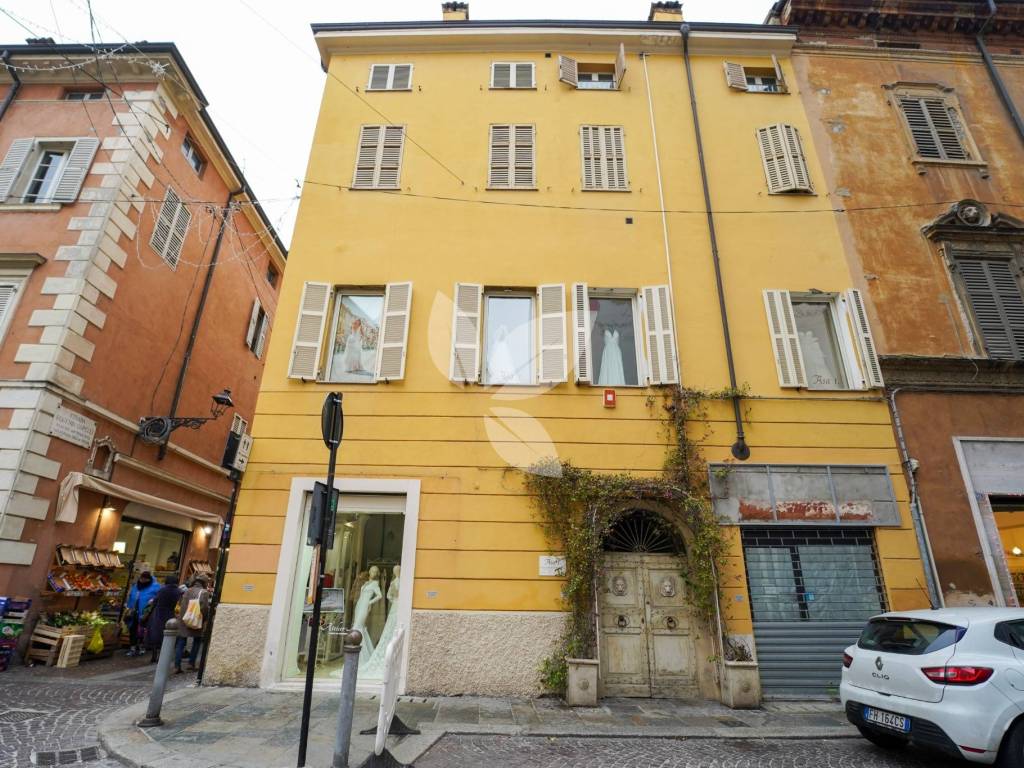 appartamento in vendita a Parma in zona Centro Storico