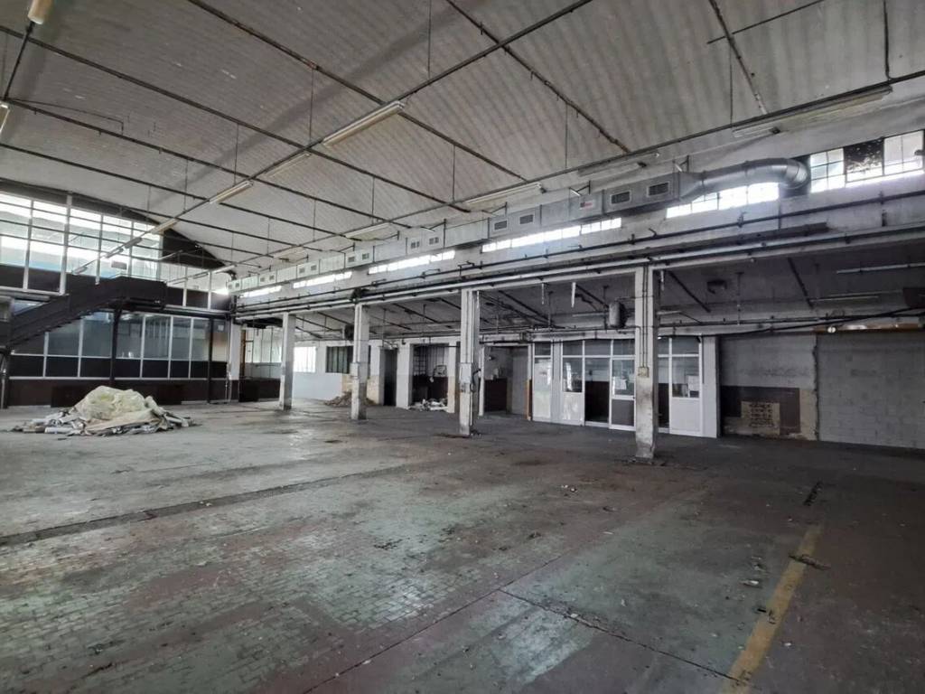 locale commerciale in vendita a Ponte Lambro