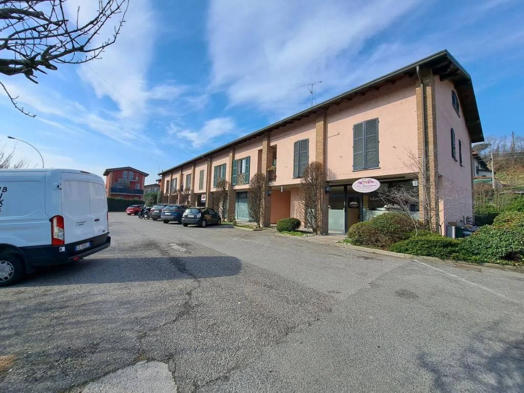 negozio in vendita a Merone