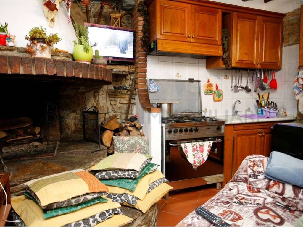 appartamento in vendita a Massa in zona Pariana