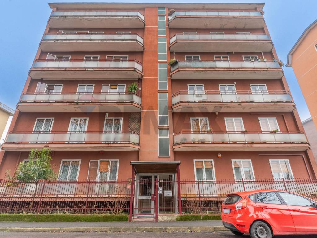appartamento in vendita a Rho in zona Ghisolfa