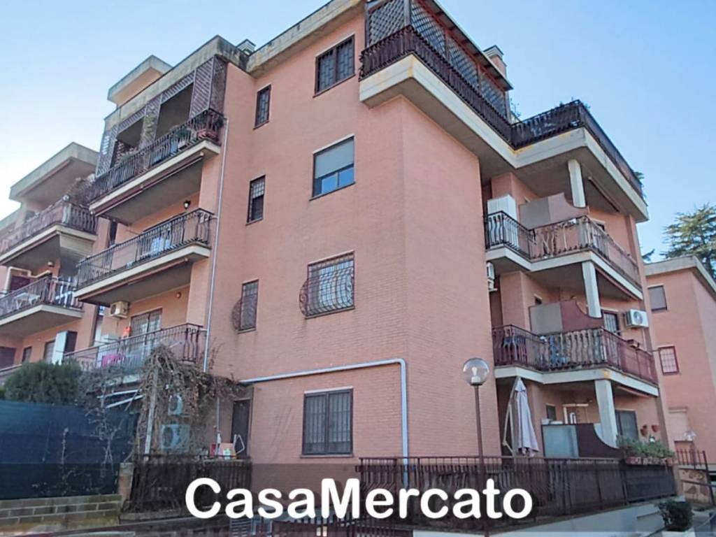 appartamento in vendita a Roma in zona Casal Morena