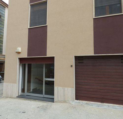 negozio in vendita ad Augusta