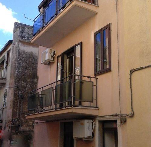 casa indipendente in vendita a Ragusa in zona Ibla