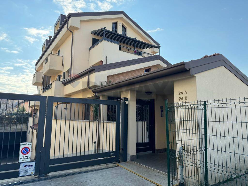 appartamento in vendita a Monza in zona Ospedale San Gerardo
