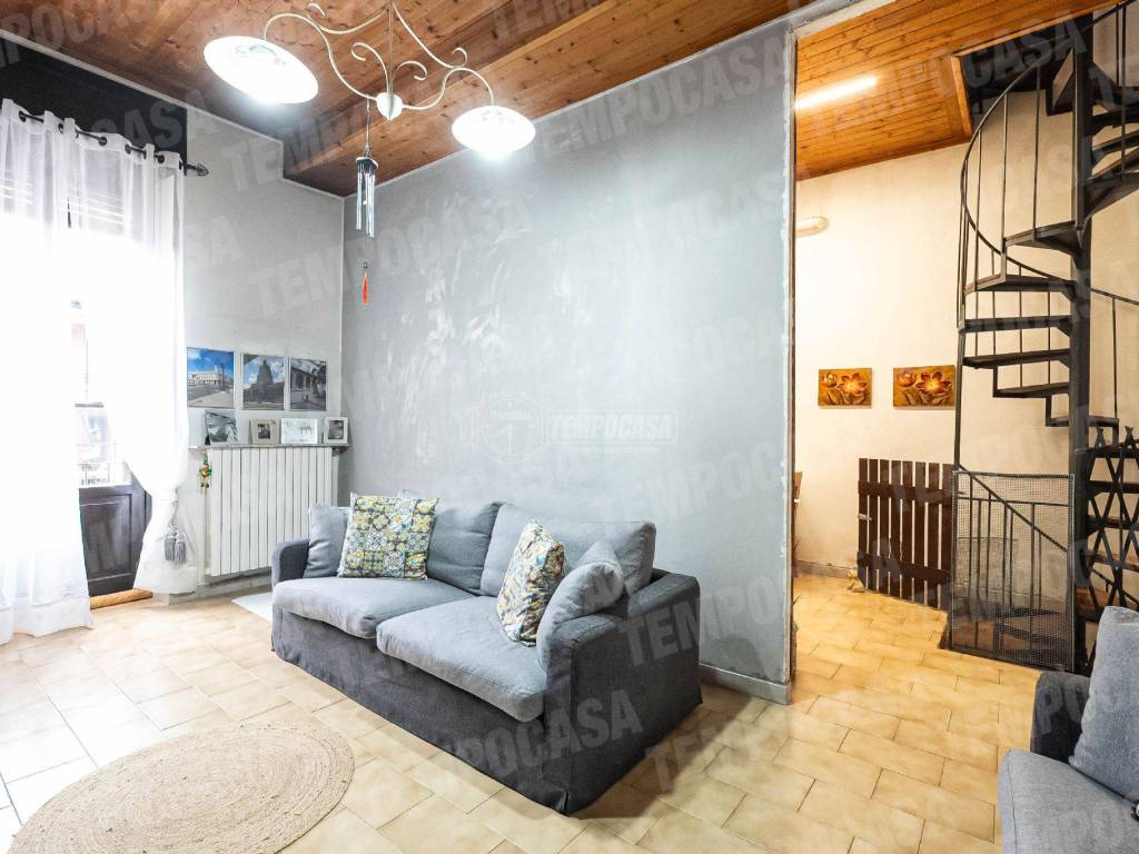 casa indipendente in vendita a Giussano in zona Paina