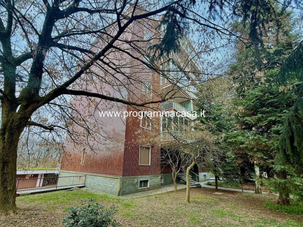 appartamento in vendita a Segrate in zona Redecesio