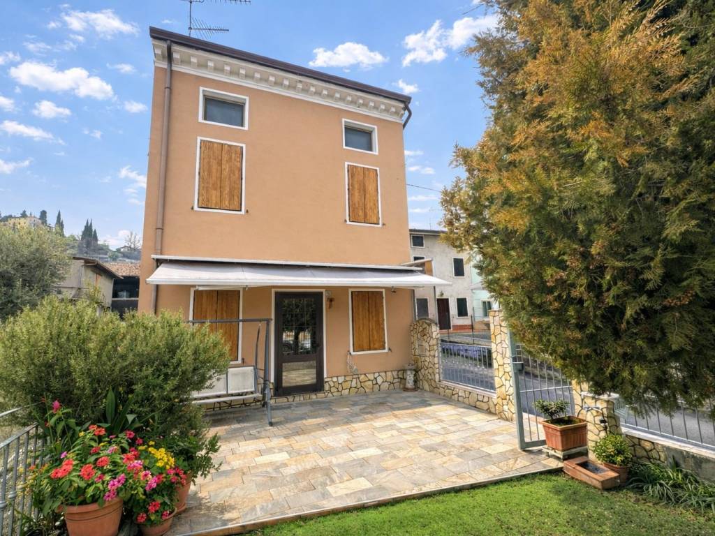 casa indipendente in vendita a Monteforte d'Alpone