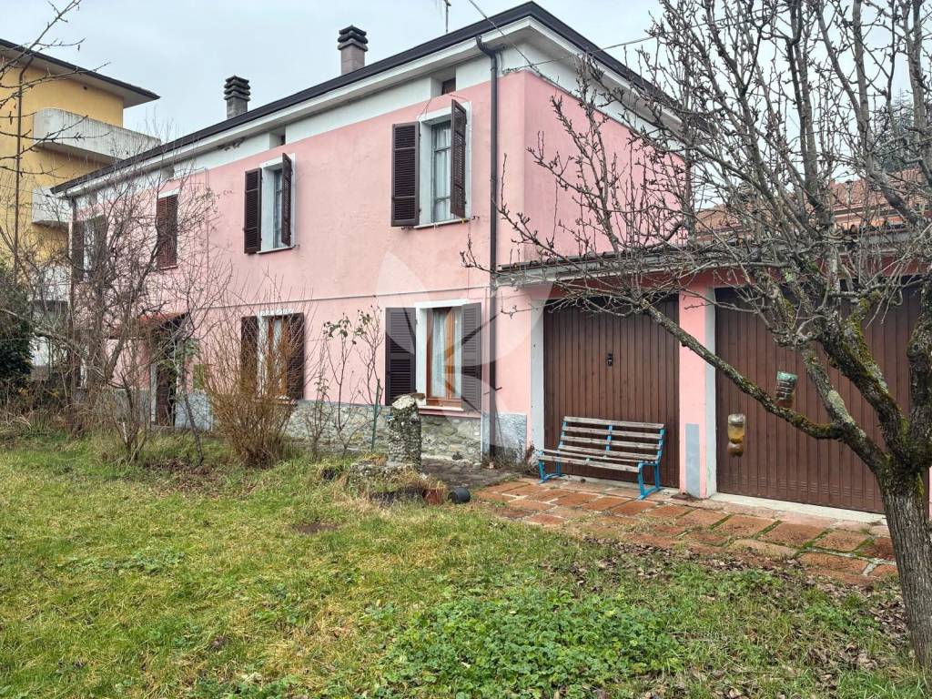 casa indipendente in vendita a Borgo Val di Taro