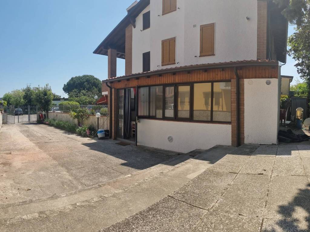casa indipendente in vendita a Comacchio in zona Lido di Pomposa