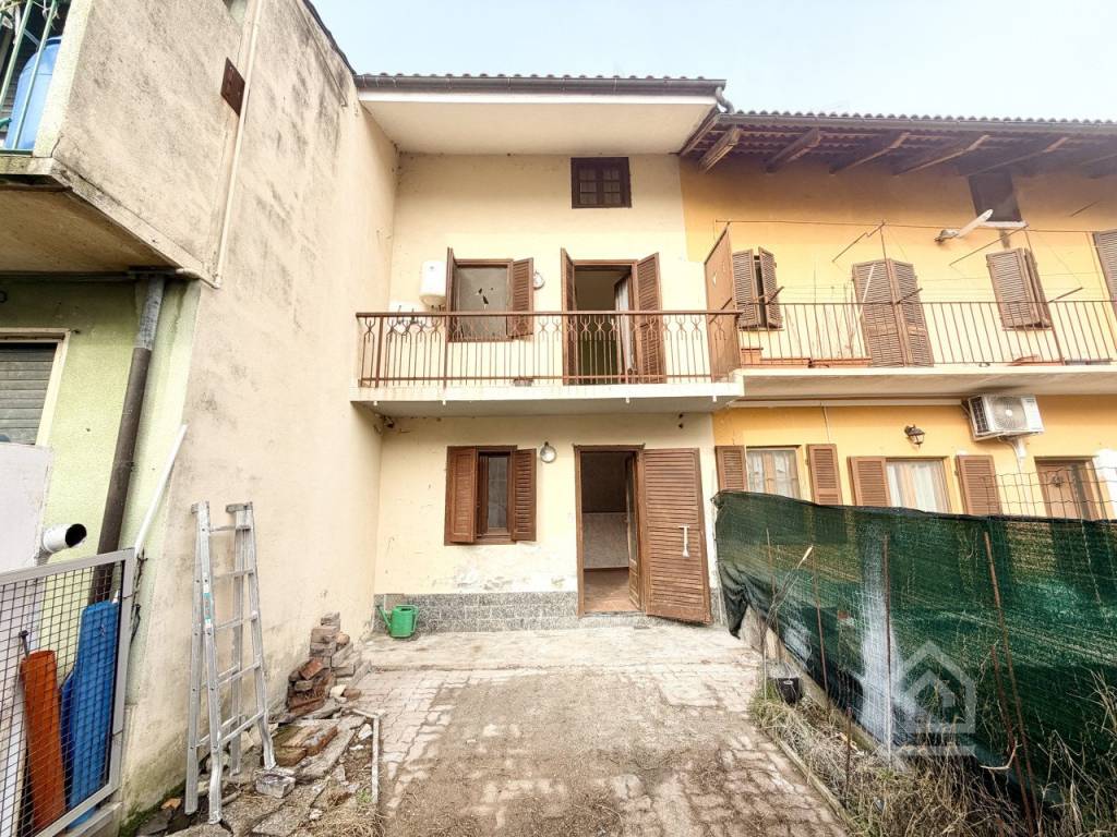 casa indipendente in vendita a Lauriano