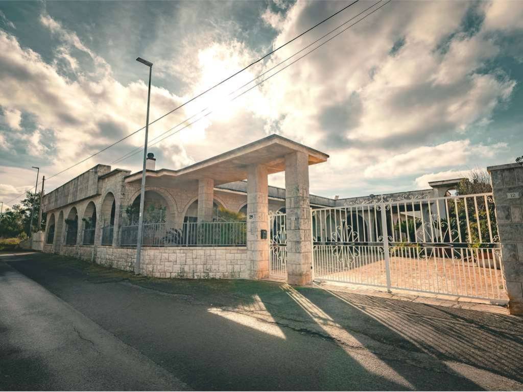 casa indipendente in vendita a Fasano in zona Laureto