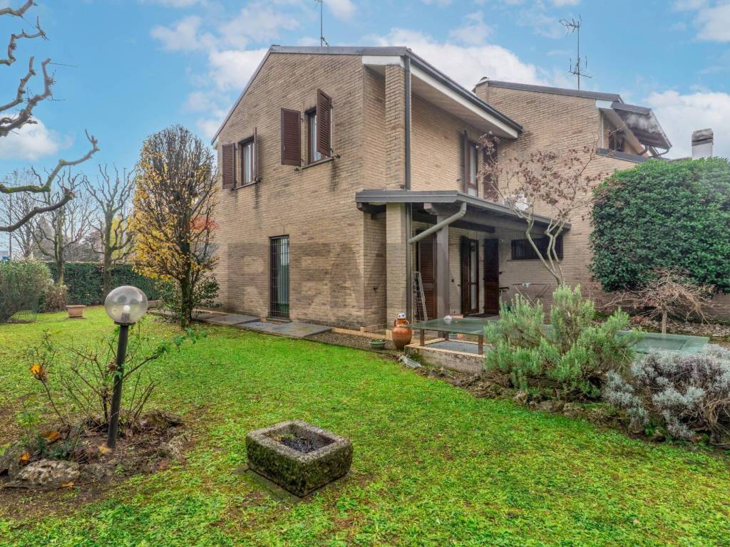 casa indipendente in vendita ad Arcore