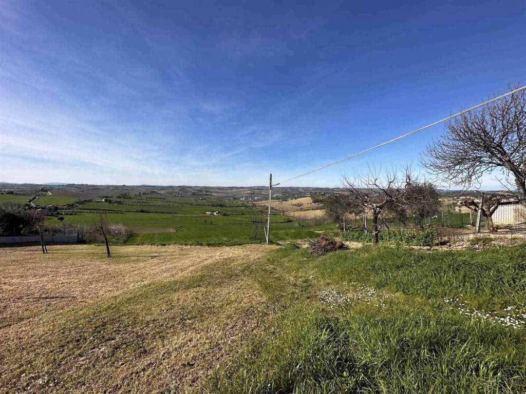 terreno edificabile in vendita ad Ostra