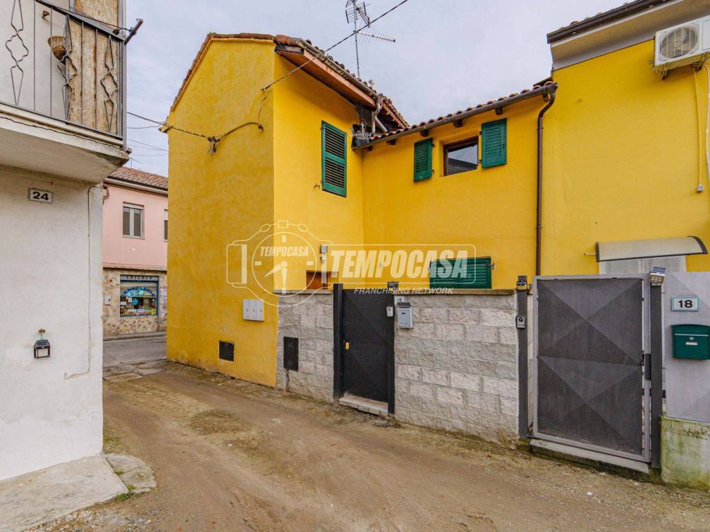 casa indipendente in vendita a Dorno