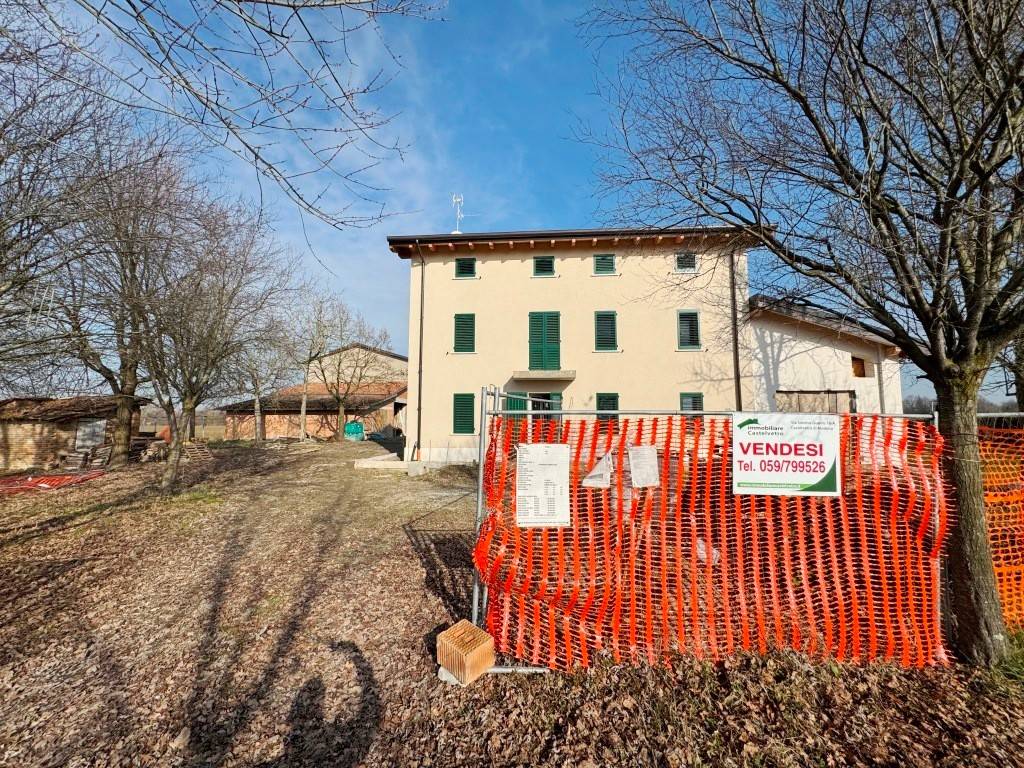 casa indipendente in vendita a Modena in zona San Faustino