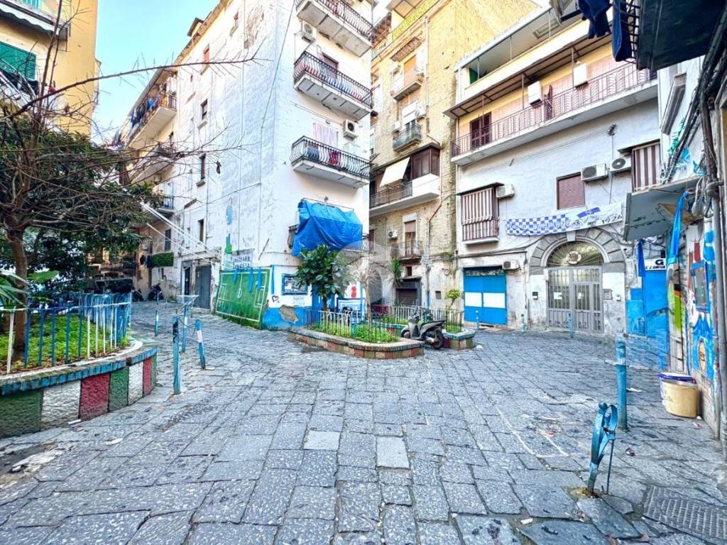 appartamento in vendita a Napoli in zona Pendino / San Giuseppe