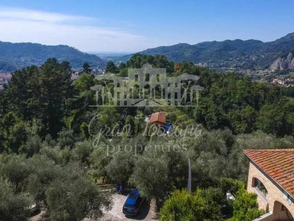 casa indipendente in vendita a Camaiore