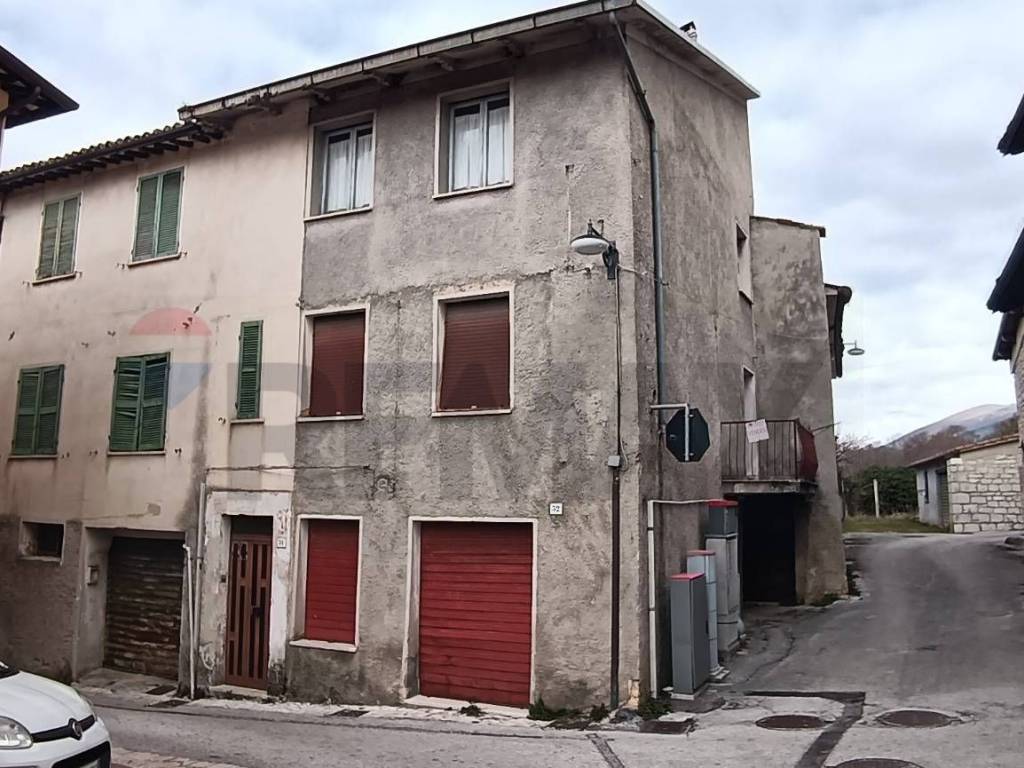 casa indipendente in vendita a Gualdo Tadino in zona Rigali