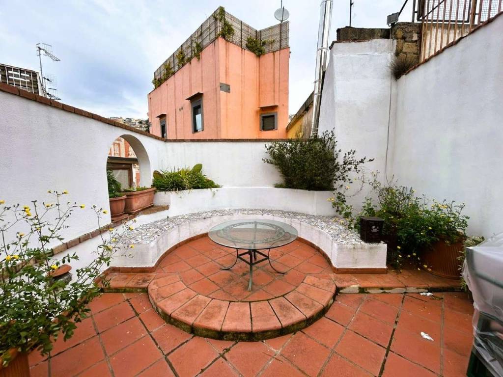 appartamento in affitto a Napoli in zona Chiaia