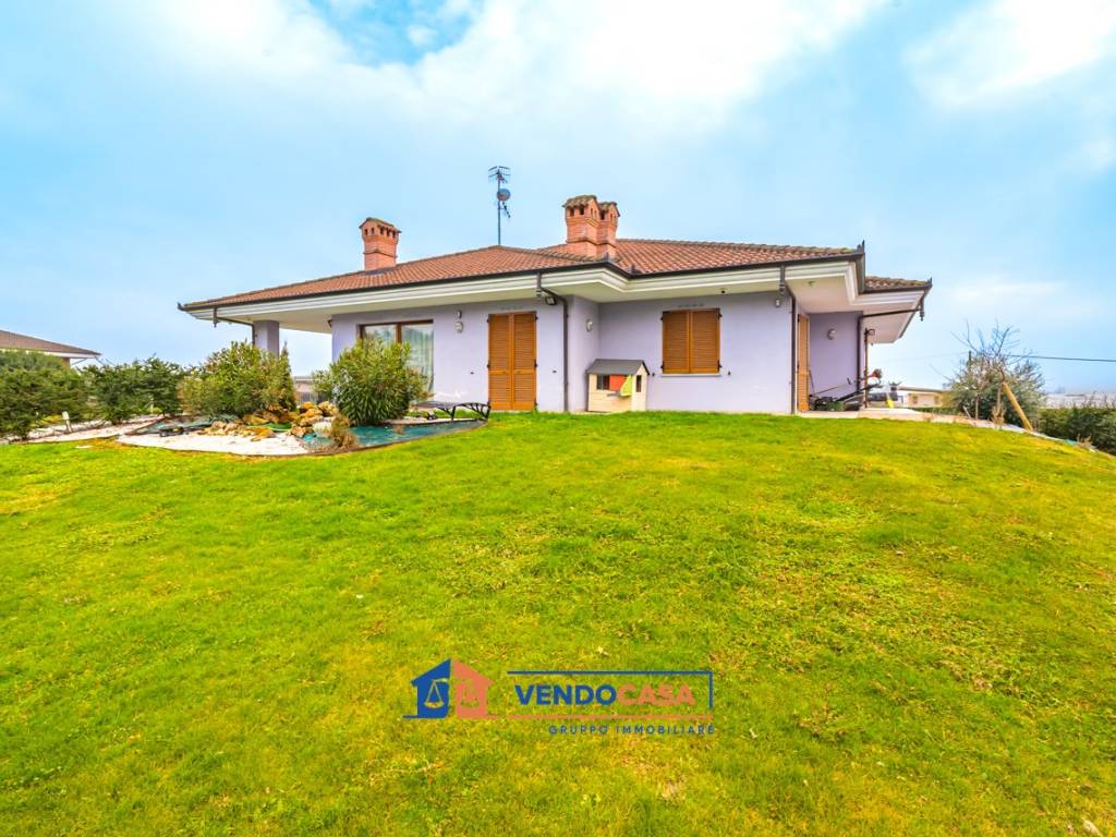 casa indipendente in vendita a Bra