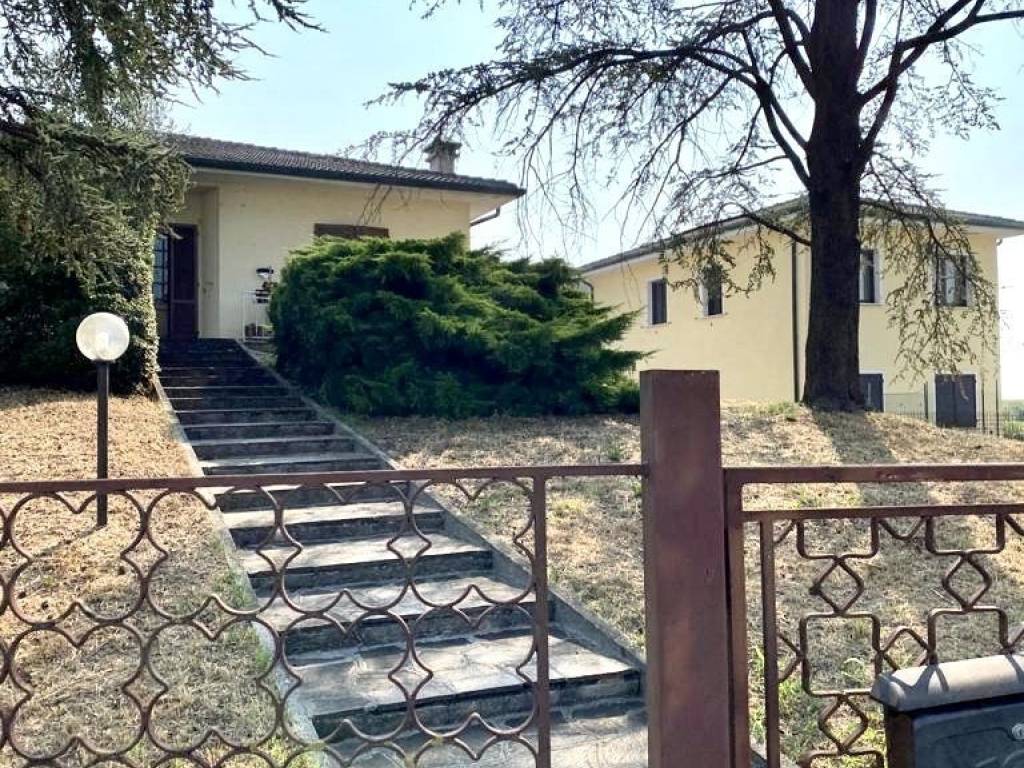casa indipendente in vendita a Bagnolo San Vito in zona Campione