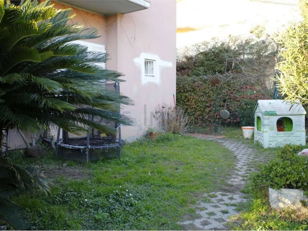 appartamento in vendita a Massa in zona Marina di Massa