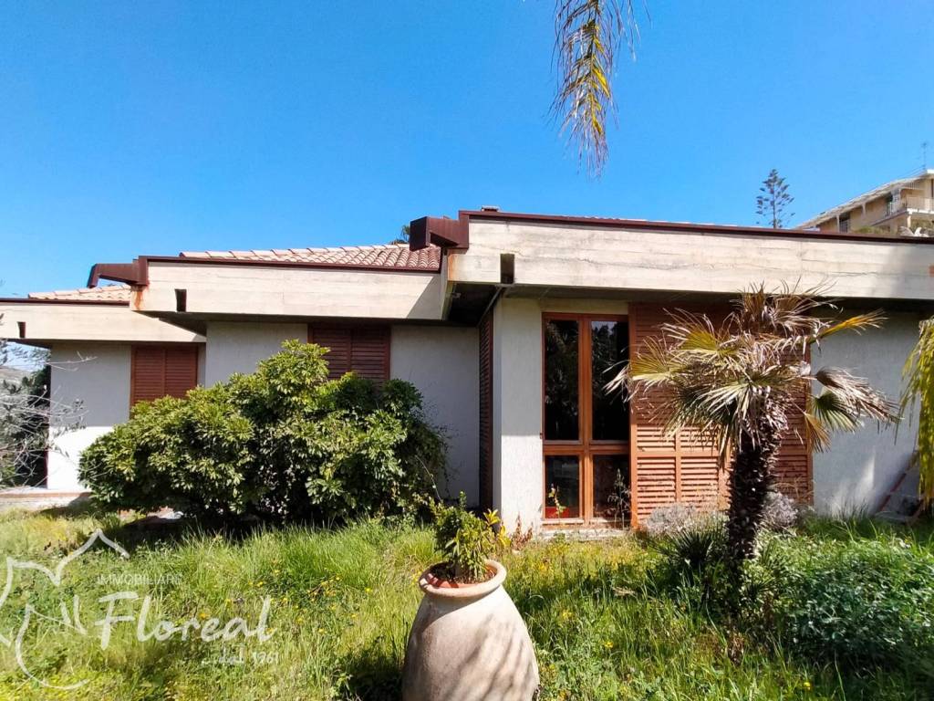 casa indipendente in vendita a Bordighera