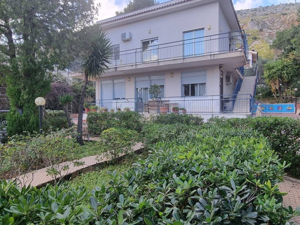 casa indipendente in vendita a Palermo in zona Libertà