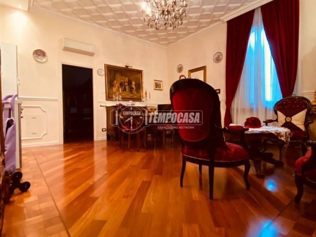 appartamento in vendita a Modena in zona Centro Storico