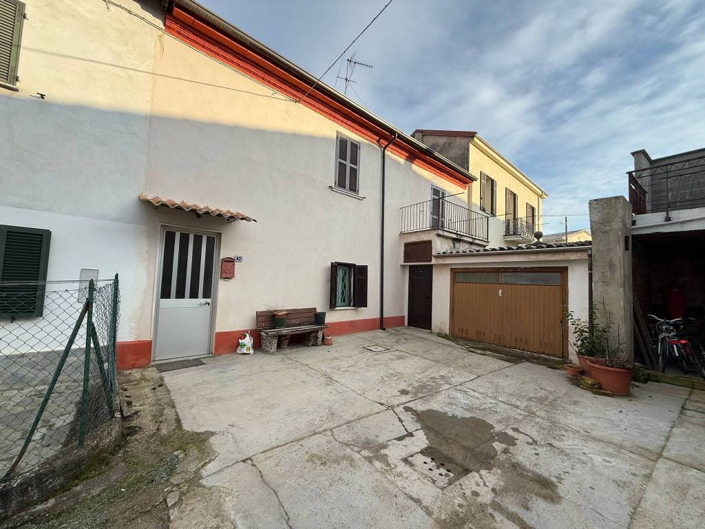 casa indipendente in vendita ad Alessandria in zona Litta Parodi