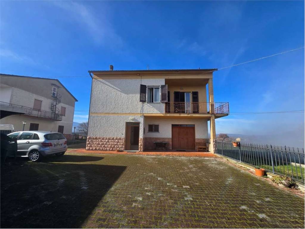 casa indipendente in vendita a Montefalco