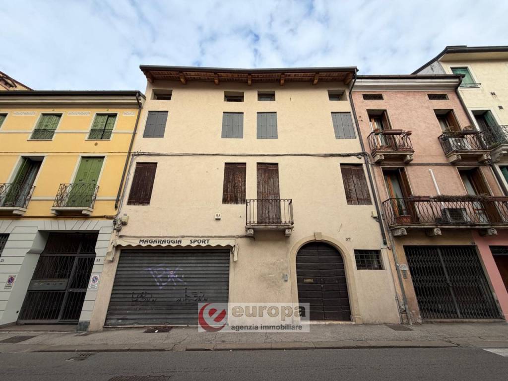 intera palazzina in vendita a Vicenza in zona Centro Storico