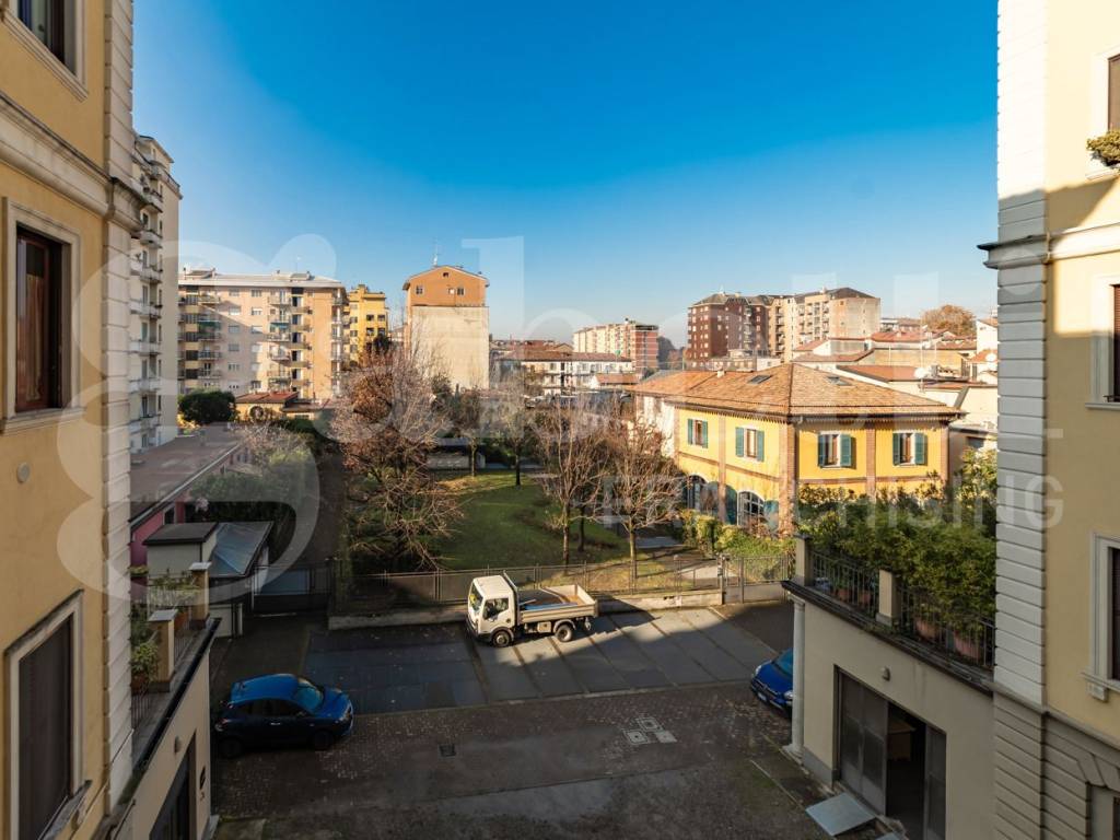 appartamento in vendita a Milano in zona Morivione