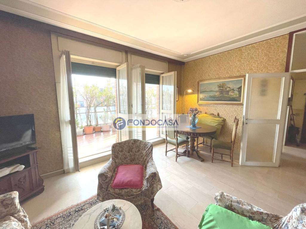 appartamento in vendita a Milano in zona Ghisolfa