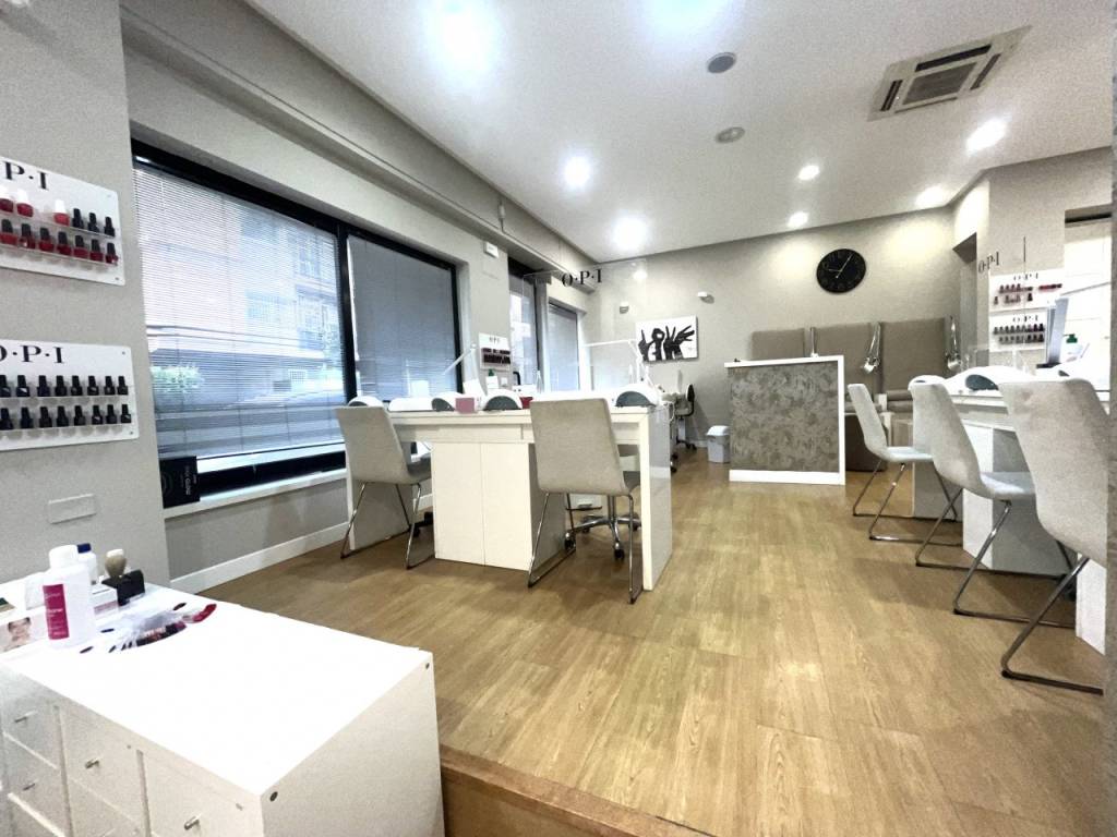 negozio in vendita a Roma in zona Della Vittoria