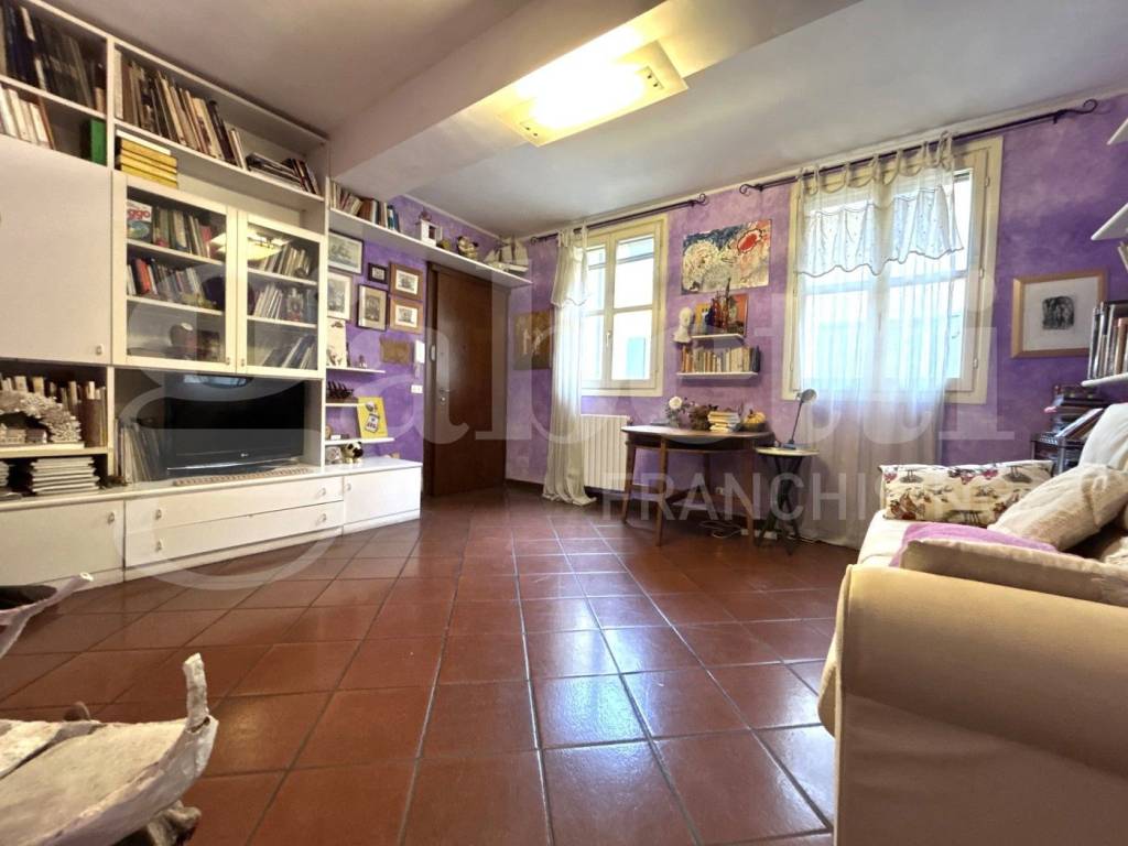 appartamento in vendita a Modena in zona Centro Storico