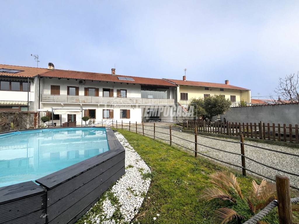 casa indipendente in vendita a Caluso in zona Arè