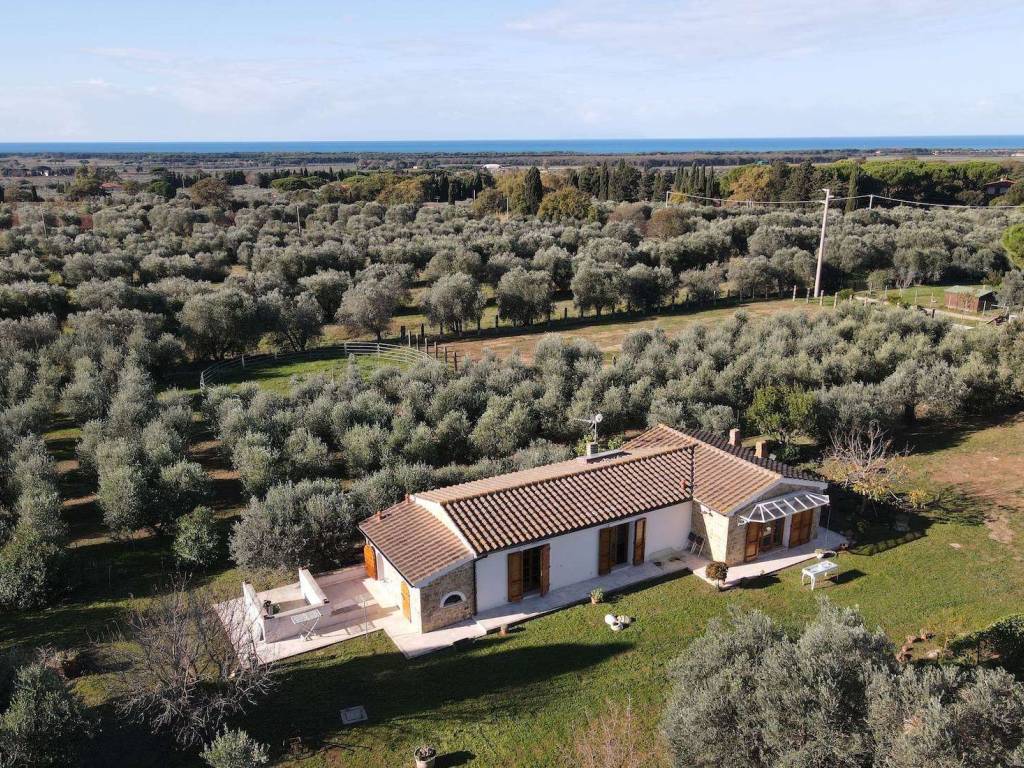 villa in vendita a Campiglia Marittima in zona Venturina