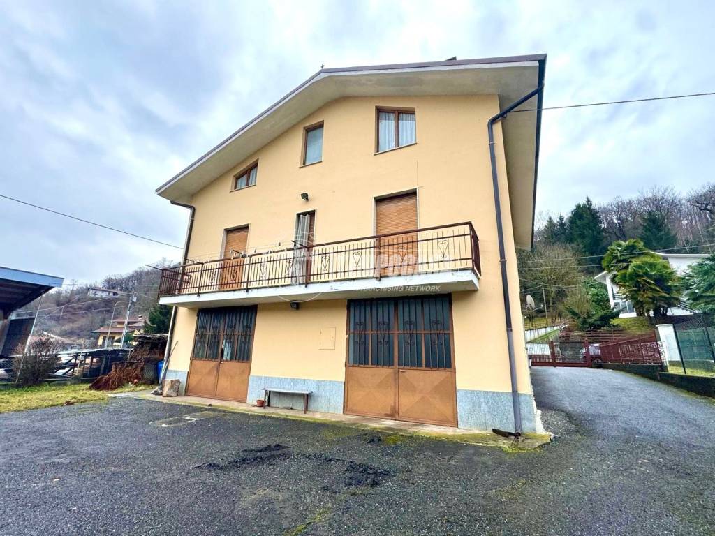 casa indipendente in vendita a Rossana