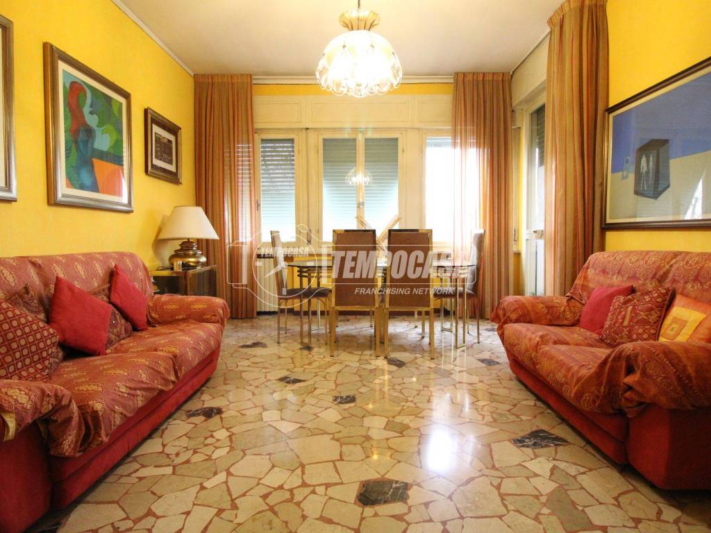 appartamento in vendita a Reggio nell'Emilia in zona Città Storica