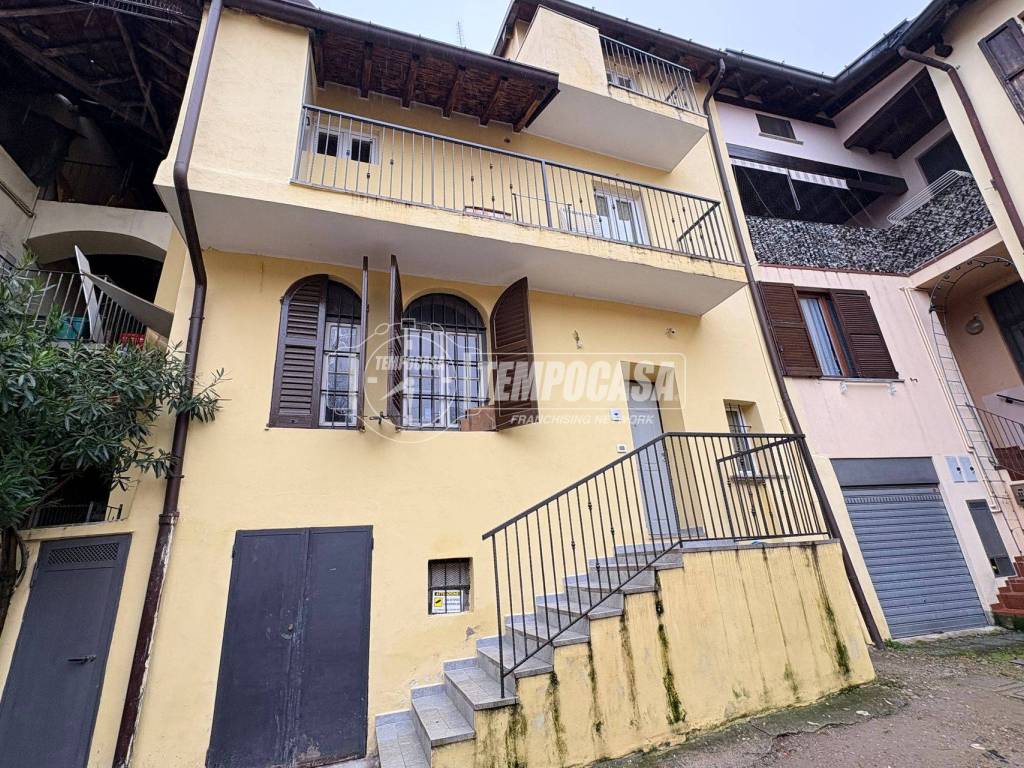 casa indipendente in vendita a Cucciago