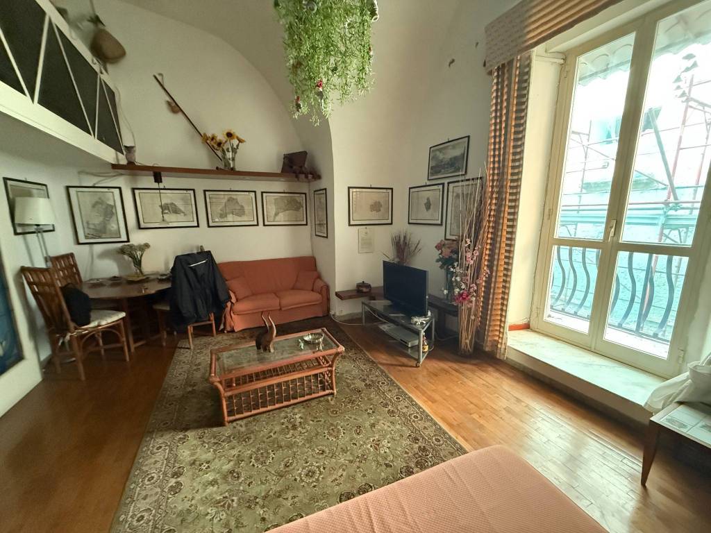 appartamento in affitto a Napoli in zona Chiaia