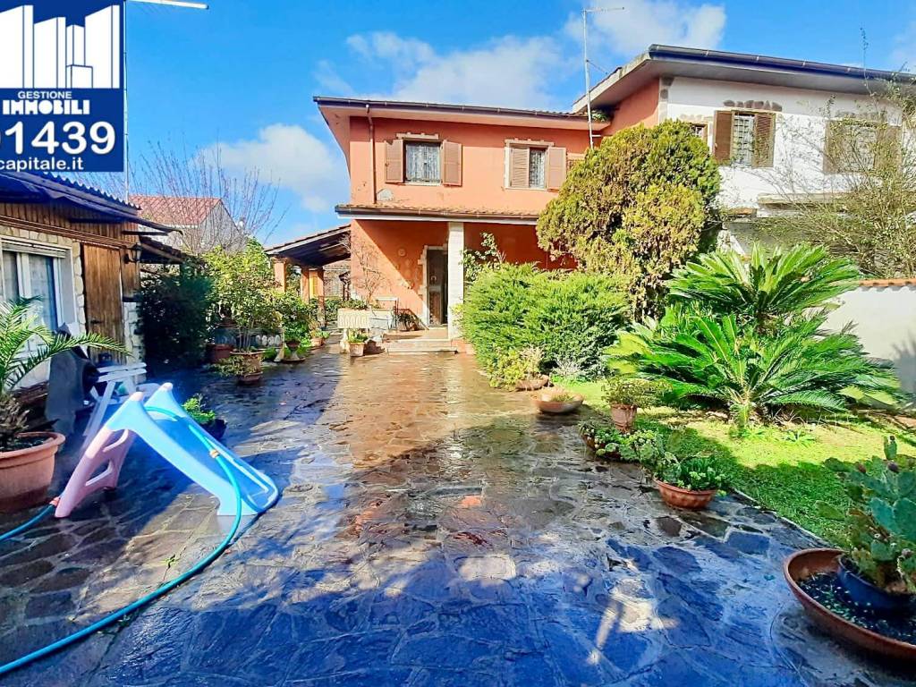 casa indipendente in vendita a Roma in zona Infernetto