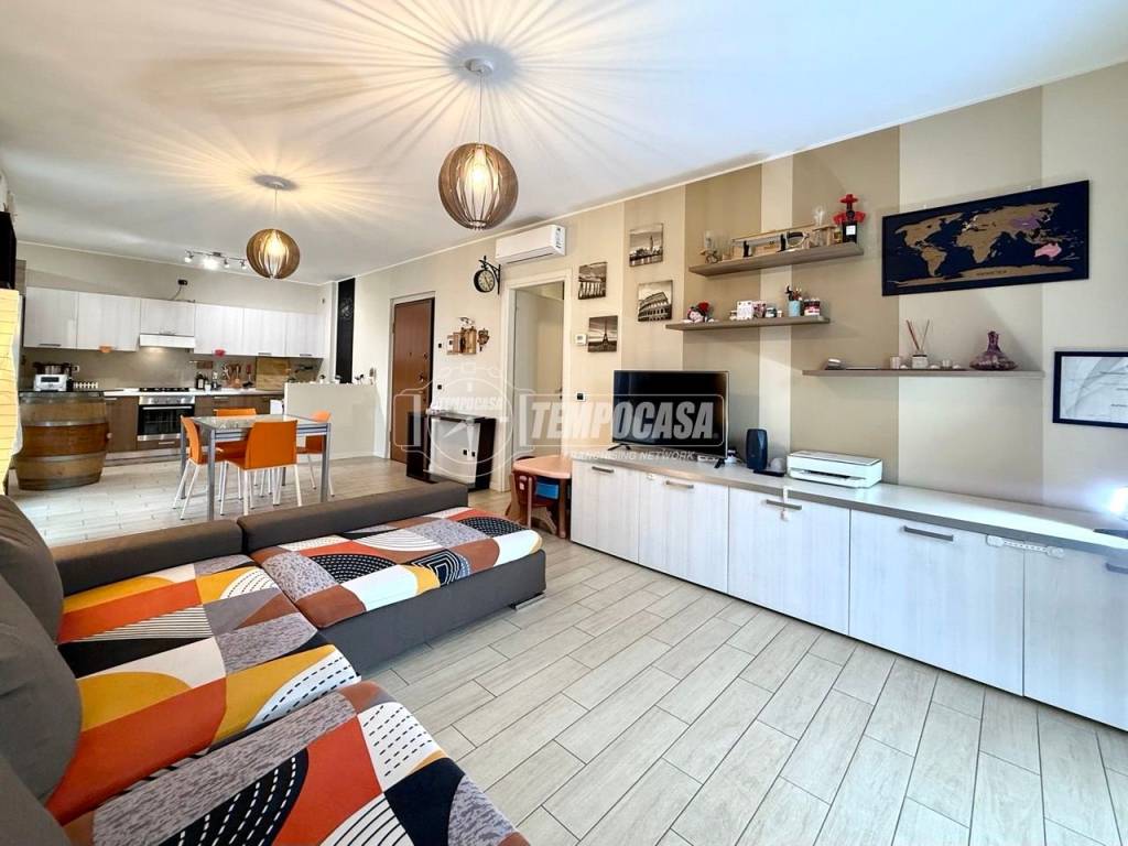 appartamento in vendita ad Usmate Velate