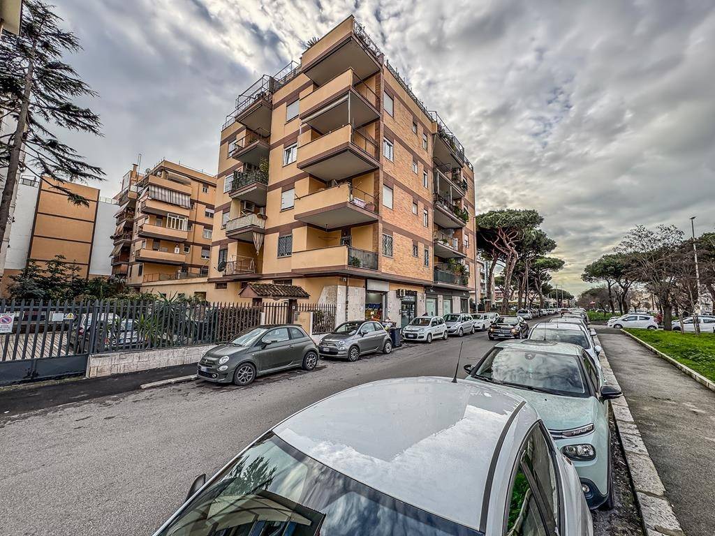 appartamento in vendita a Roma in zona Ostia
