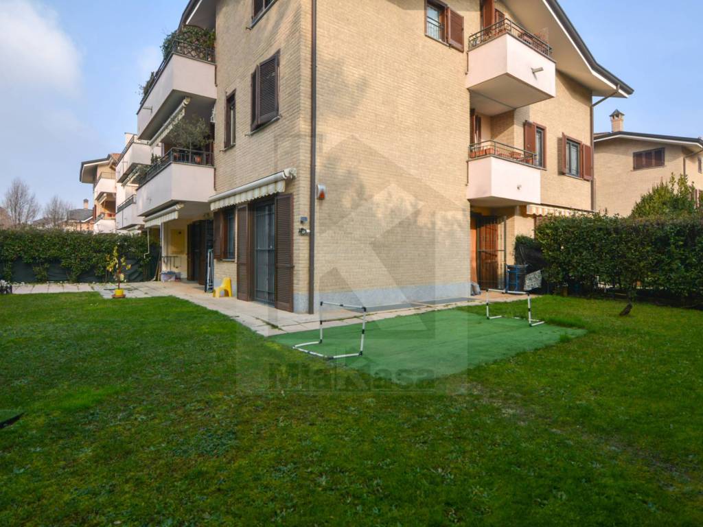 appartamento in vendita a Caronno Pertusella